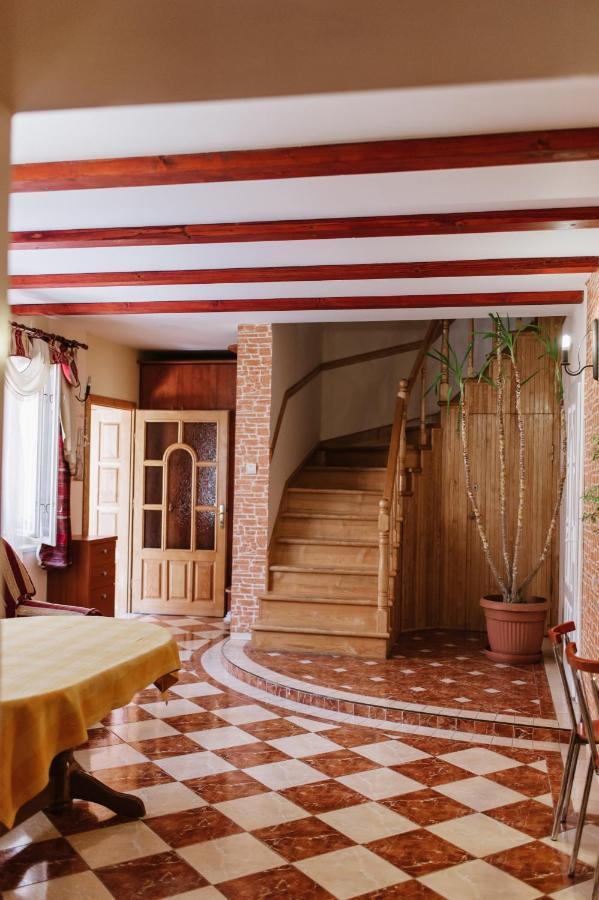 Mala Praha Hotel Ujhorod Exterior foto