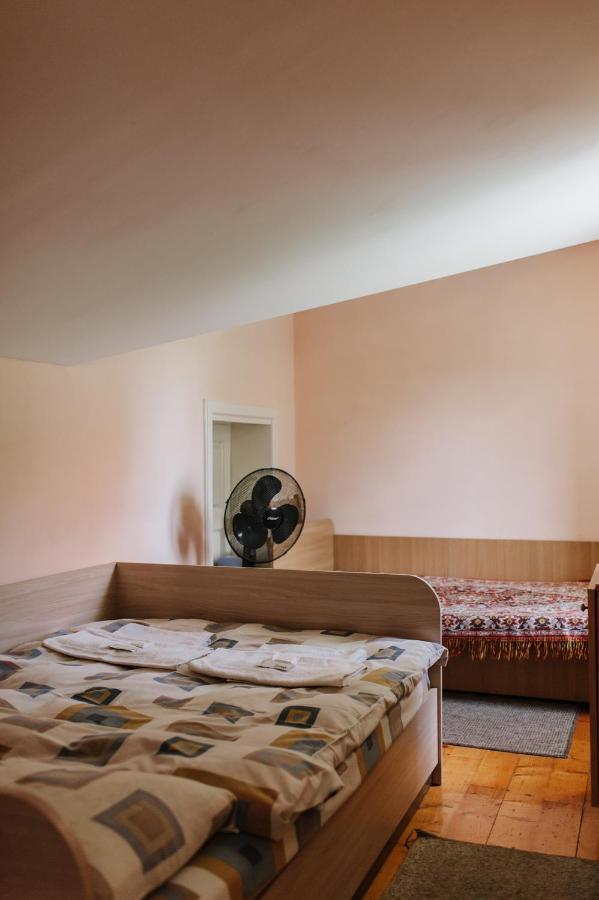 Mala Praha Hotel Ujhorod Exterior foto