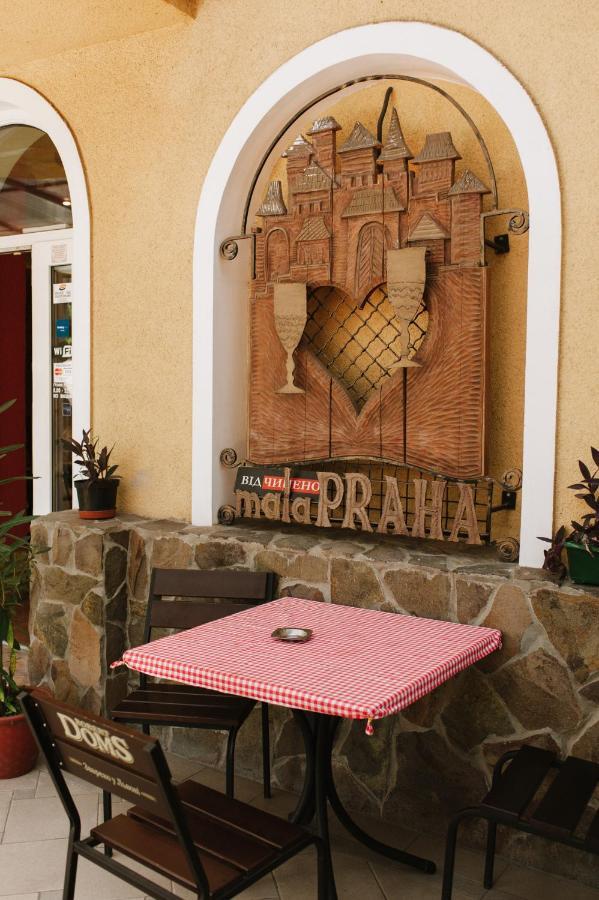 Mala Praha Hotel Ujhorod Exterior foto