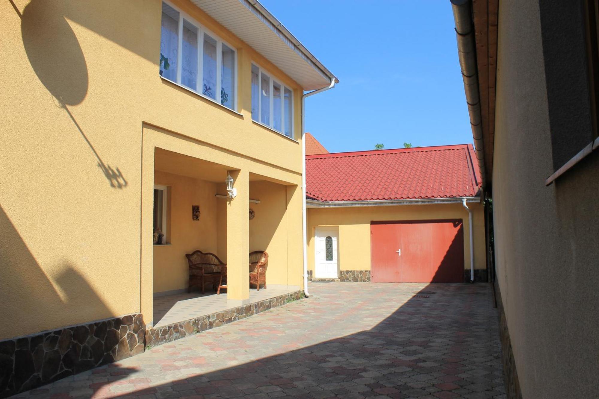 Mala Praha Hotel Ujhorod Exterior foto